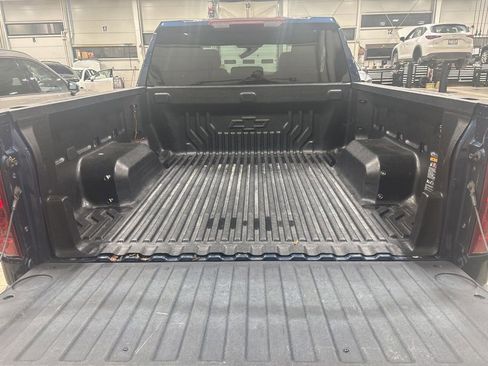 Used 2021 Chevrolet Silverado 1500 LT image 14