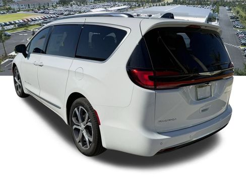 New 2026 Chrysler Pacifica Pinnacle FWD image 6