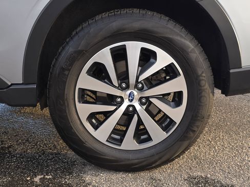 Used 2022 Subaru Outback Premium image 31