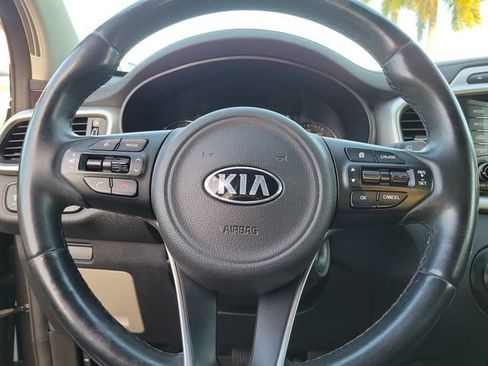Used 2018 Kia Sorento FWD image 18