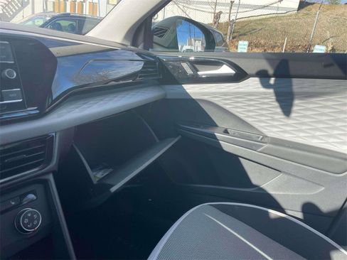 Used 2022 Volkswagen Taos S image 31