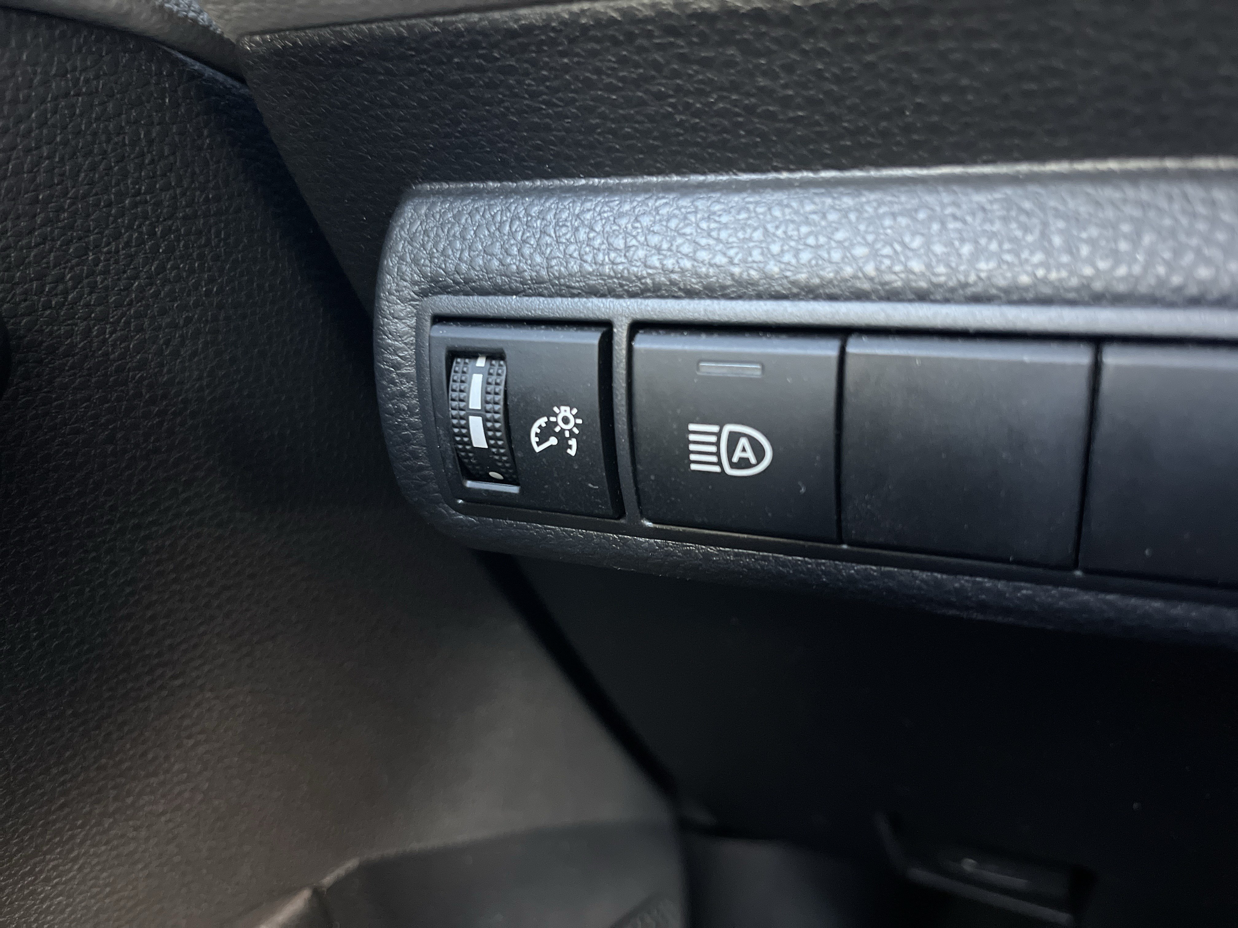 Used 2025 Toyota Corolla LE FWD image 34