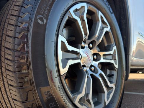 Used 2025 GMC Sierra 1500 SLT image 9