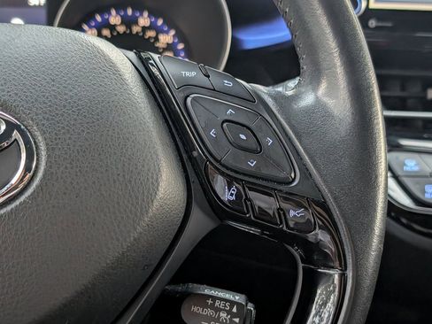 Used 2021 Toyota C-HR XLE image 22