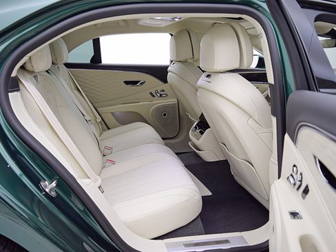 Certified 2022 Bentley Flying Spur V8 AWD/4WD image 30