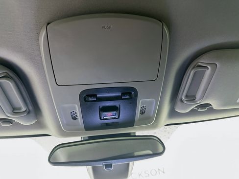 Used 2023 Toyota Camry SE image 18