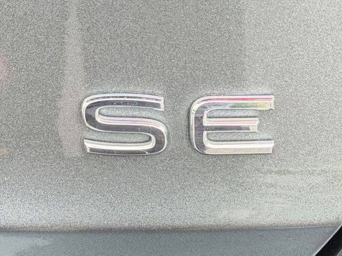 Used 2025 Volkswagen Jetta SE FWD image 32