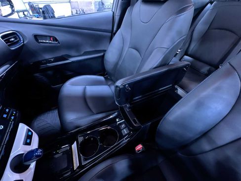 Used 2017 Toyota Prius Four Touring w/ Premium Convenience Package FWD image 32