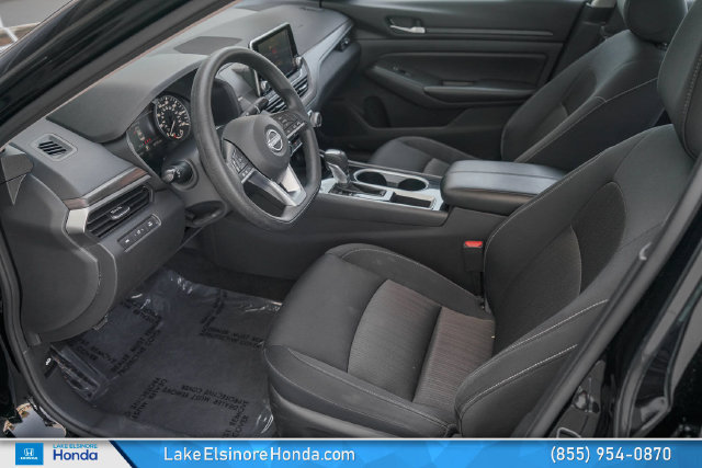 Used 2024 Nissan Altima 2.5 SV FWD image 15