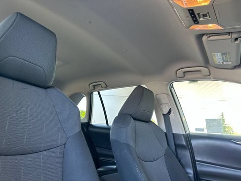 Used 2021 Toyota RAV4 XLE w/ Carpet Mat Package (TMS) FWD image 16