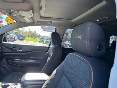 Used 2023 GMC Acadia AT4 image 12