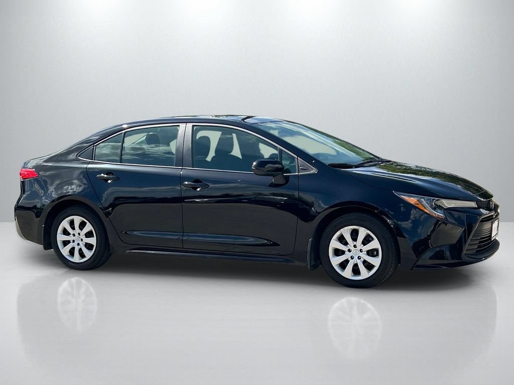 Certified 2025 Toyota Corolla LE FWD image 4