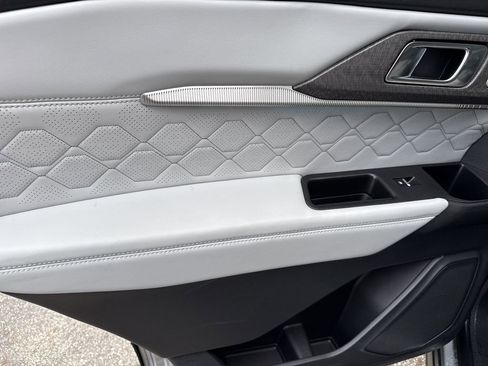 Used 2025 Ford Explorer Platinum w/ Ultimate Package image 16