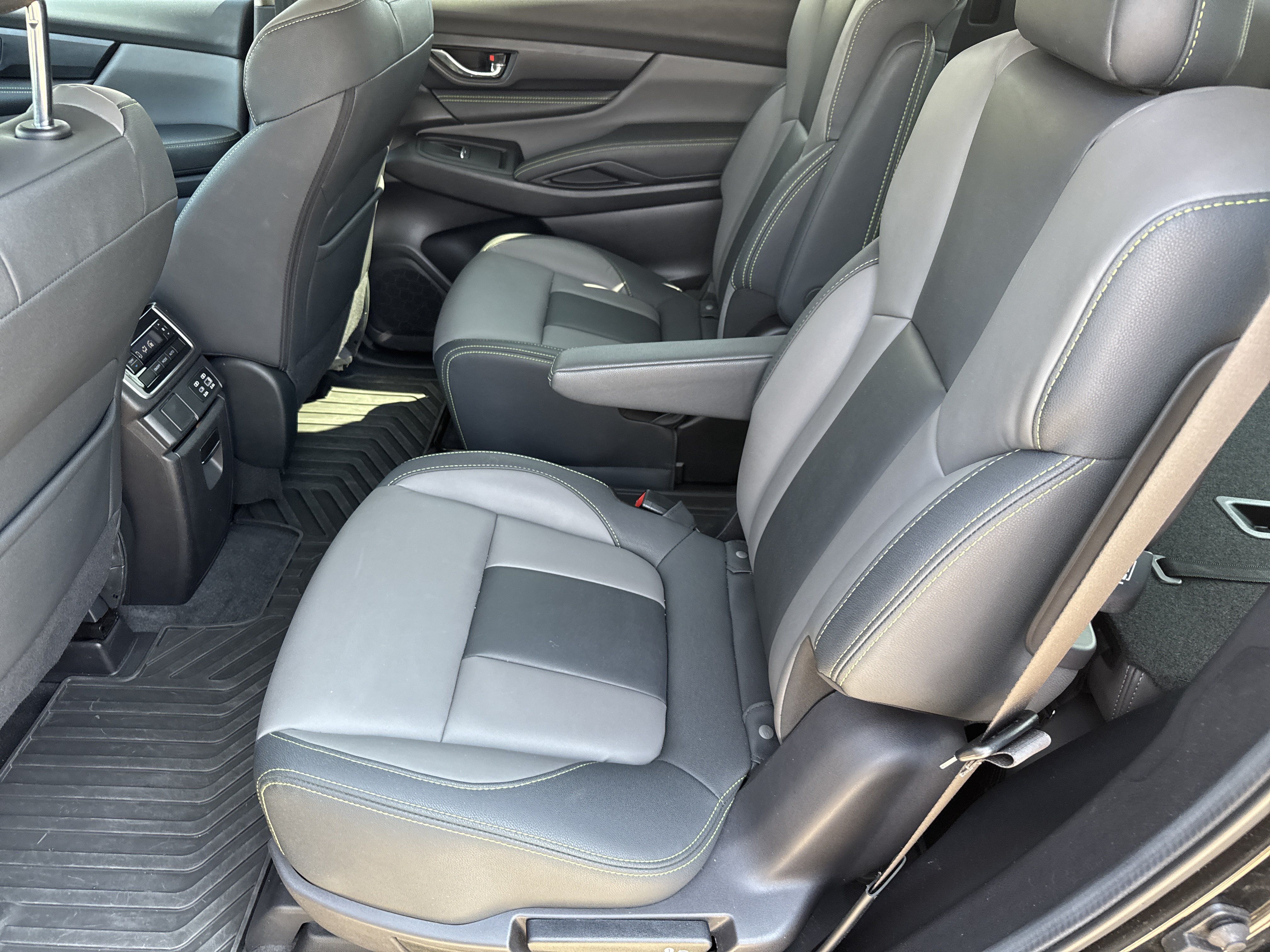 Used 2025 Subaru Ascent Onyx Edition w/ Onyx Package AWD/4WD image 11
