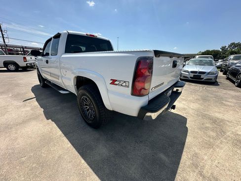 Used 2007 Chevrolet Silverado 1500 LT w/ Extended Cab Value Package AWD/4WD image 3