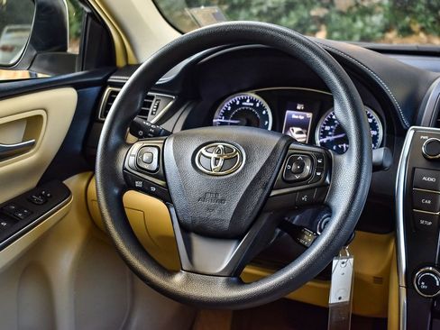 Used 2016 Toyota Camry LE image 10