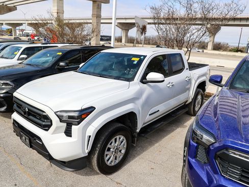 Certified 2024 Toyota Tacoma SR5 image 3