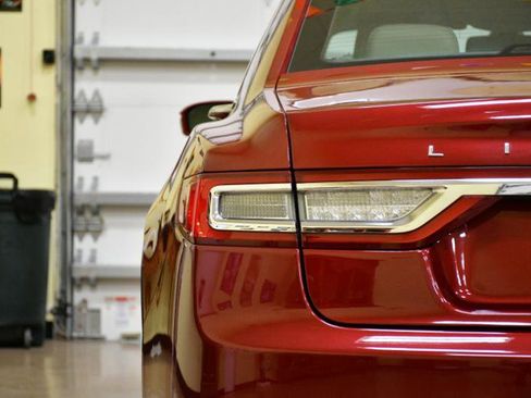 Used 2019 Lincoln Continental Select w/ Continental Climate Package image 13