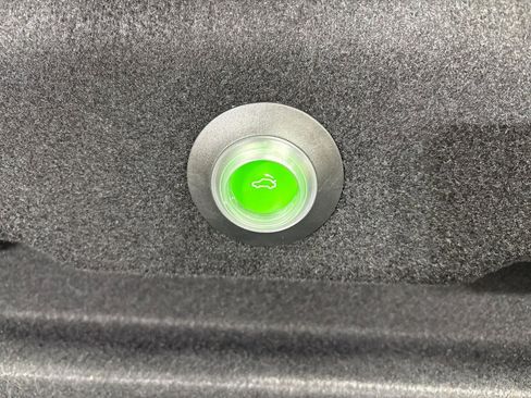 Used 2022 Mercedes-Benz SL 55 AMG 4MATIC w/ Driver Assistance Package image 34