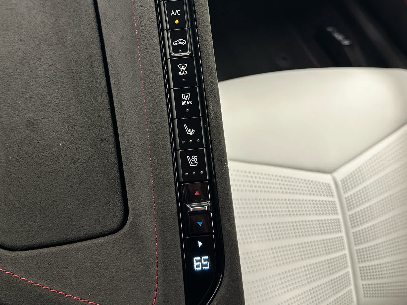 Used 2023 Chevrolet Corvette Z06 RWD image 31