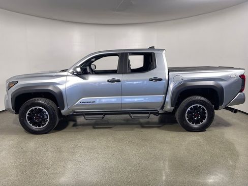 Certified 2025 Toyota Tacoma TRD Off-Road image 6