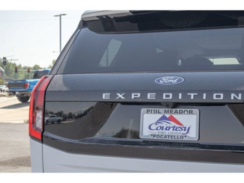 Used 2025 Ford Expedition Active AWD/4WD image 34