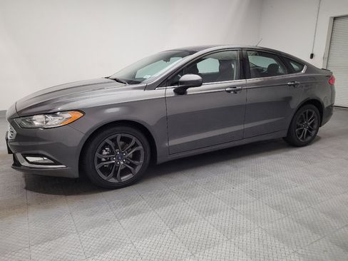 Used 2018 Ford Fusion SE w/ Equipment Group 201A FWD image 2