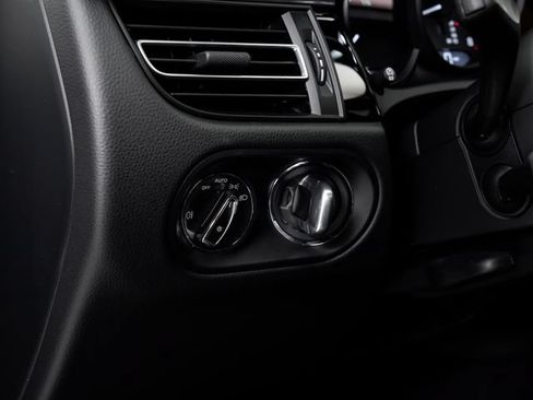 Certified 2026 Porsche Macan AWD/4WD image 12