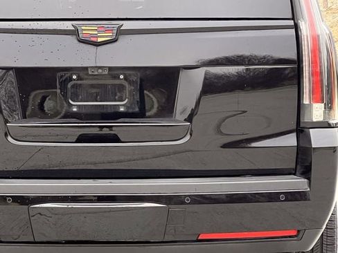 Used 2019 Cadillac Escalade Platinum image 5