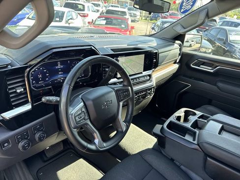 Used 2025 Chevrolet Silverado 1500 LT Trail Boss w/ Protection Package AWD/4WD image 19