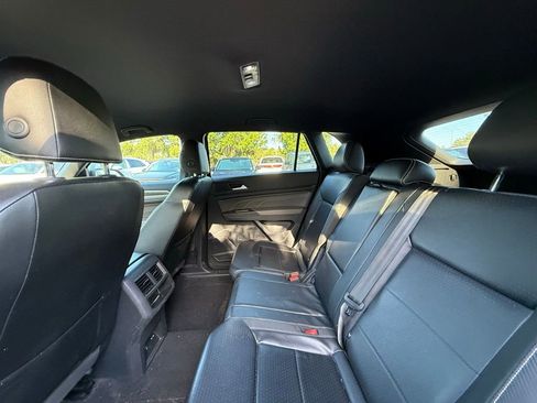 Used 2022 Volkswagen Atlas Cross Sport SE image 16