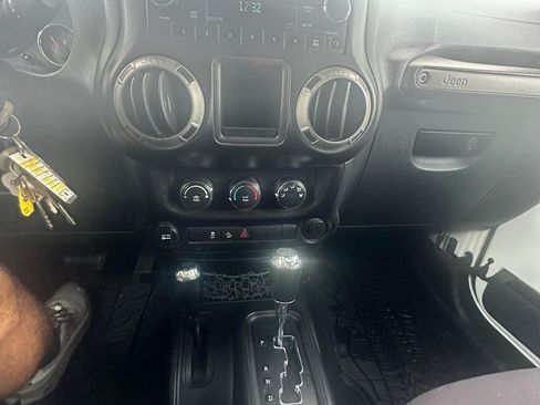 Used 2015 Jeep Wrangler Unlimited Sport AWD/4WD image 16