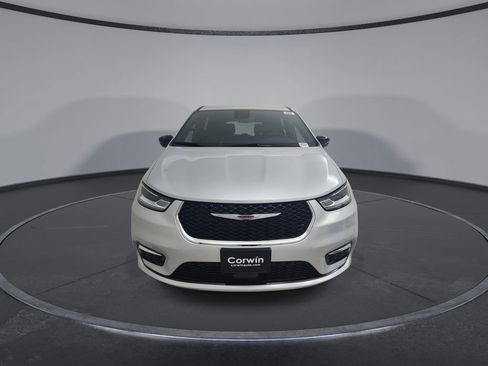 New 2026 Chrysler Pacifica Select image 3