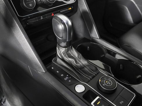 Used 2022 Volkswagen Atlas Cross Sport SE image 30