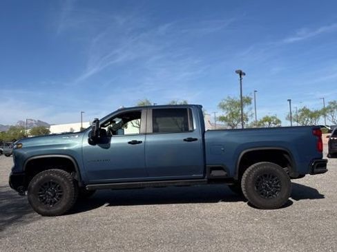 Used 2024 Chevrolet Silverado 2500 ZR2 w/ Technology Package image 7