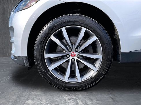 Used 2017 Jaguar F-PACE Prestige image 34