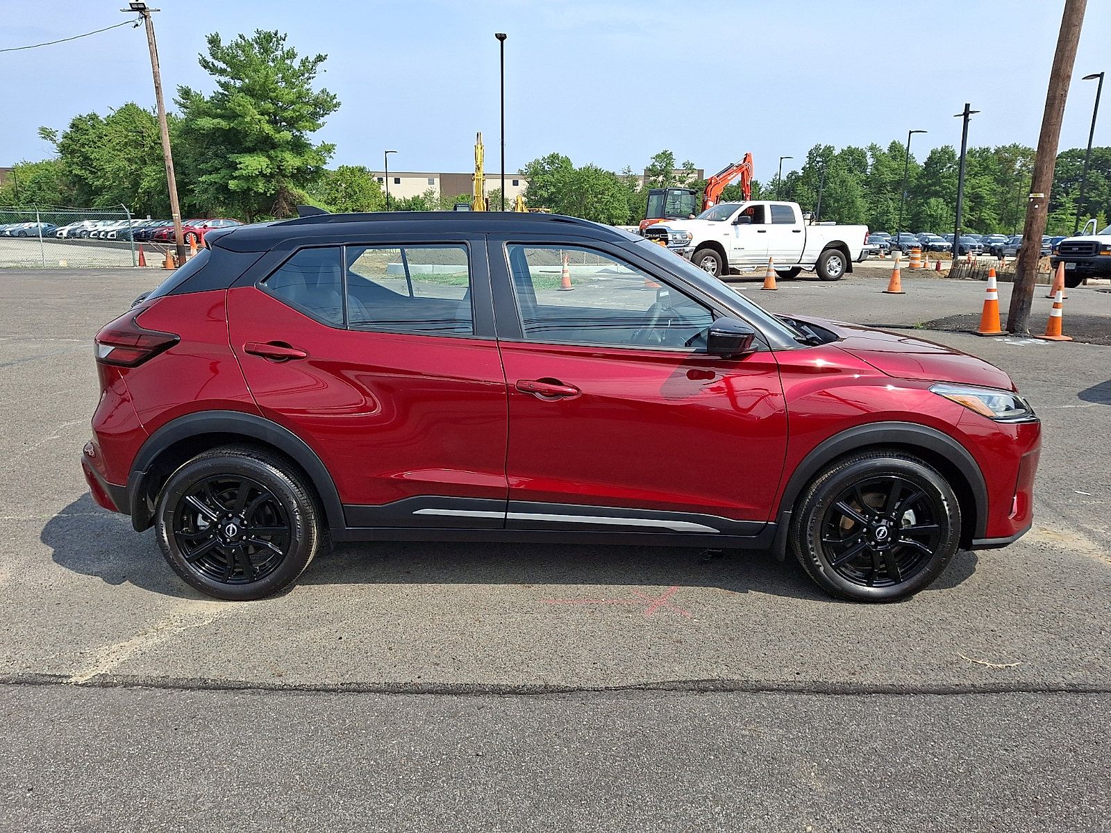 Certified 2023 Nissan Kicks SR w/ SR Premium Package FWD image 8