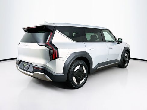 Used 2024 Kia EV9 Light Long Range image 9