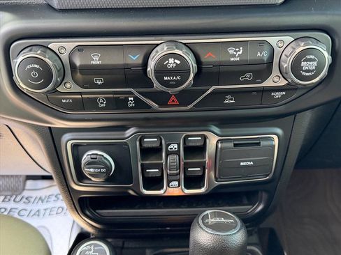 Used 2023 Jeep Gladiator Sport image 20