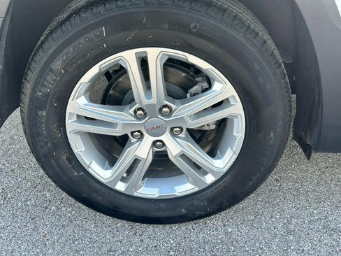 Used 2024 GMC Terrain SLE image 7