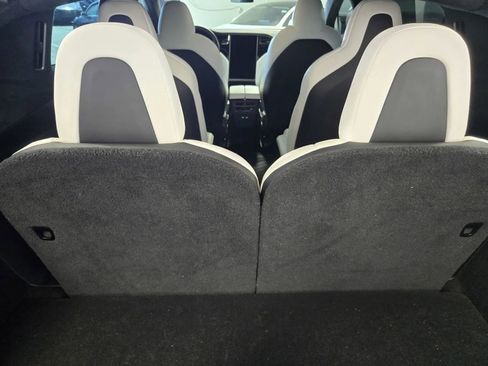 Used 2020 Tesla Model X image 10