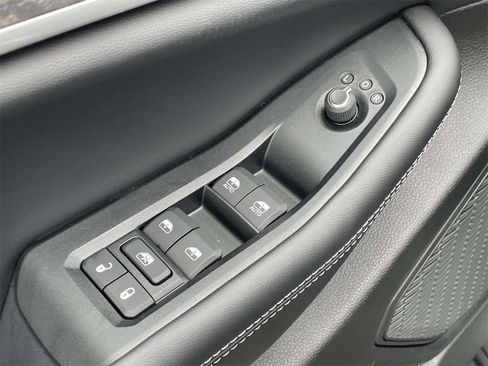 New 2025 Jeep Grand Cherokee L Limited image 29