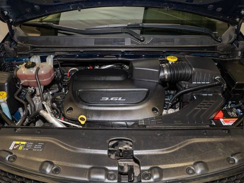 Used 2017 Chrysler Pacifica Touring image 19