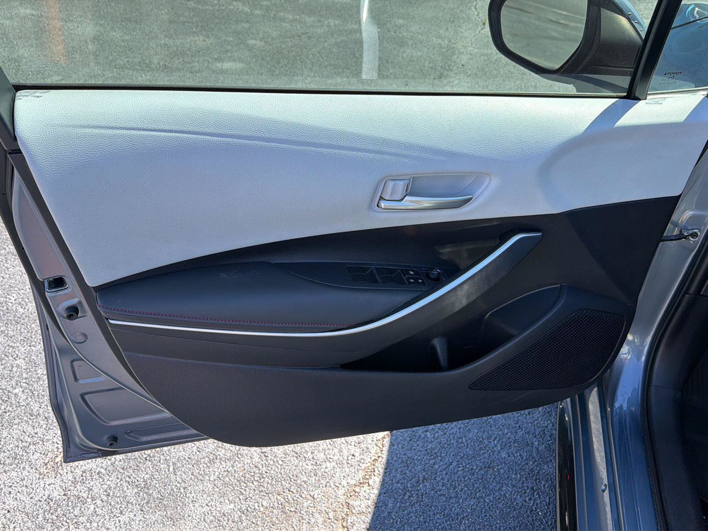 Used 2023 Toyota Corolla SE FWD image 16