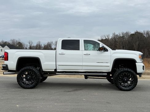 Used 2016 GMC Sierra 2500 Denali w/ Duramax Plus Package image 3