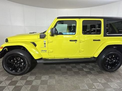 Used 2023 Jeep Wrangler Unlimited Sahara w/ Cold Weather Group AWD/4WD image 5
