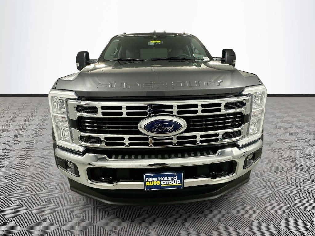 Used 2023 Ford F450 XLT w/ XLT Value Package AWD/4WD image 2