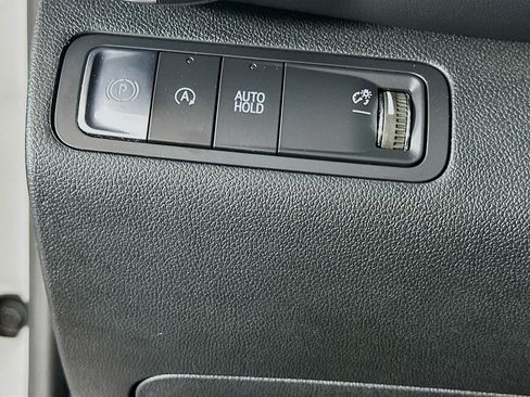 Used 2025 Chevrolet Equinox LT w/ Safety and Technology Package FWD image 17