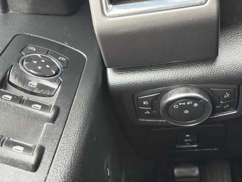 Used 2016 Ford F150 XLT w/ Equipment Group 302A Luxury AWD/4WD image 16