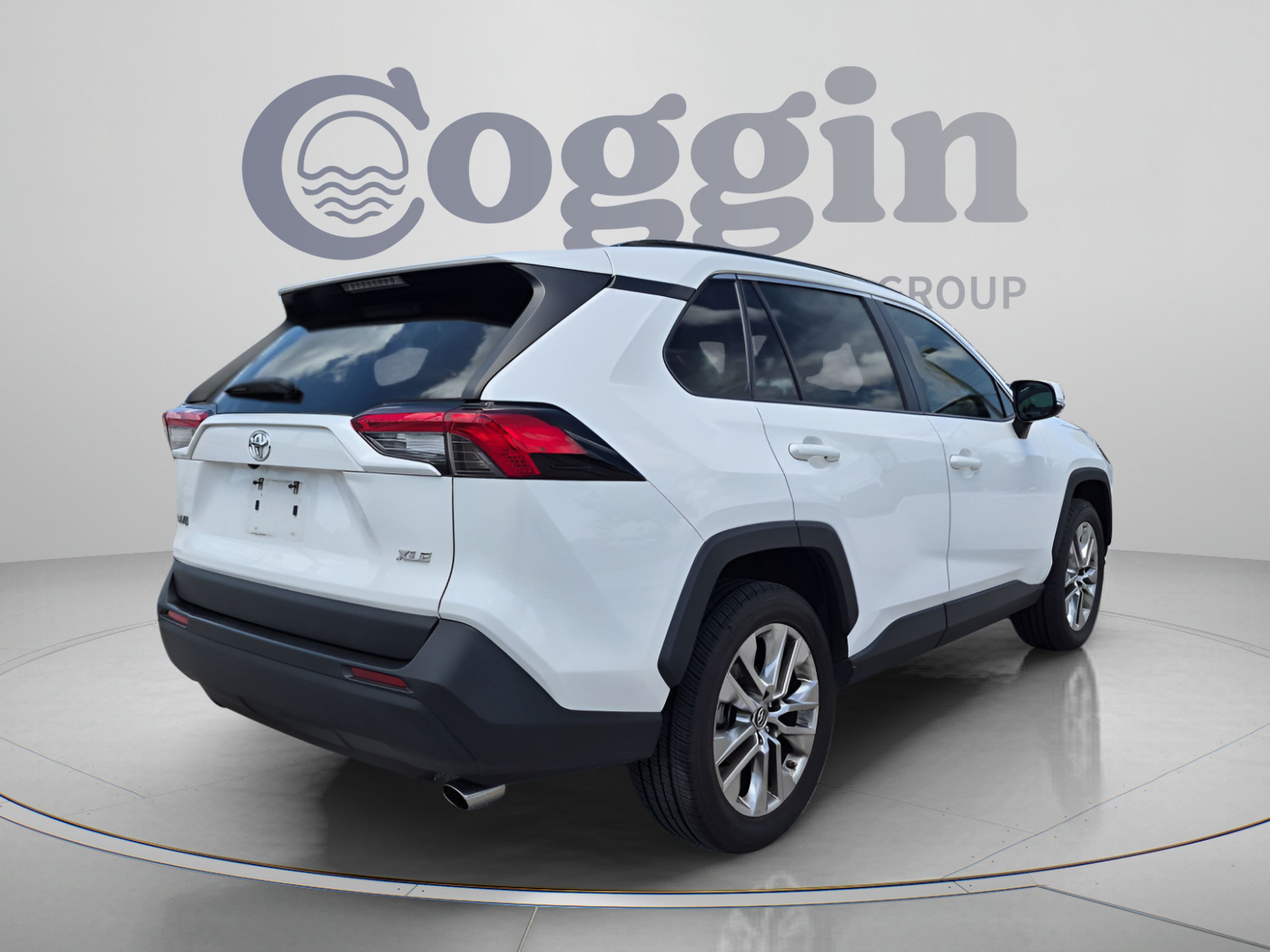 Used 2019 Toyota RAV4 XLE Premium FWD image 6